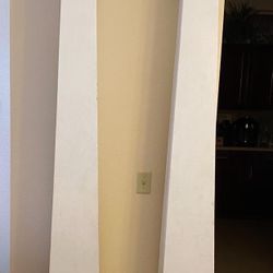 2 Columns for decoration or for events in wood but stable, light and tall