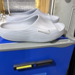 Nike Reactx rejuvens8 slides