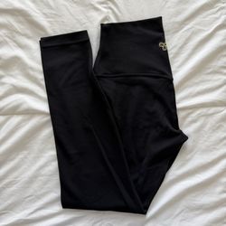 Aritzia BUTTER Cheeky Hi-Rise Black 24” Leggings Size 4