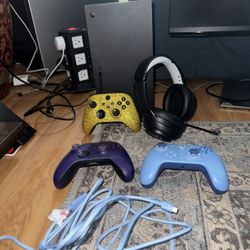 Xbox series X with headset monitor and 3 controllers