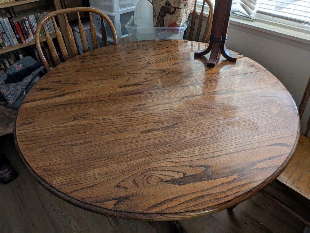 Gorgeous Solid Wood Table And Chairs