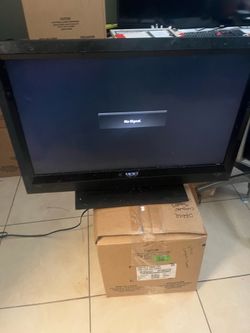 32in Vizio Flat Screen TV – Works, Powers On