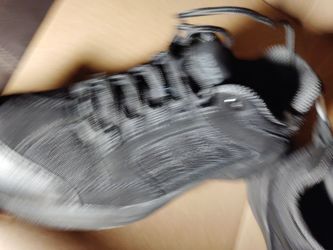 Slip resistant Steel toe tennis shoes