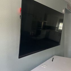 Hisense 58” Roku Integrated Smart TV