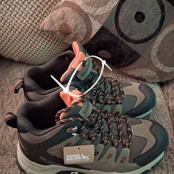 Men's shoes. Eddie Bauer. Size 8