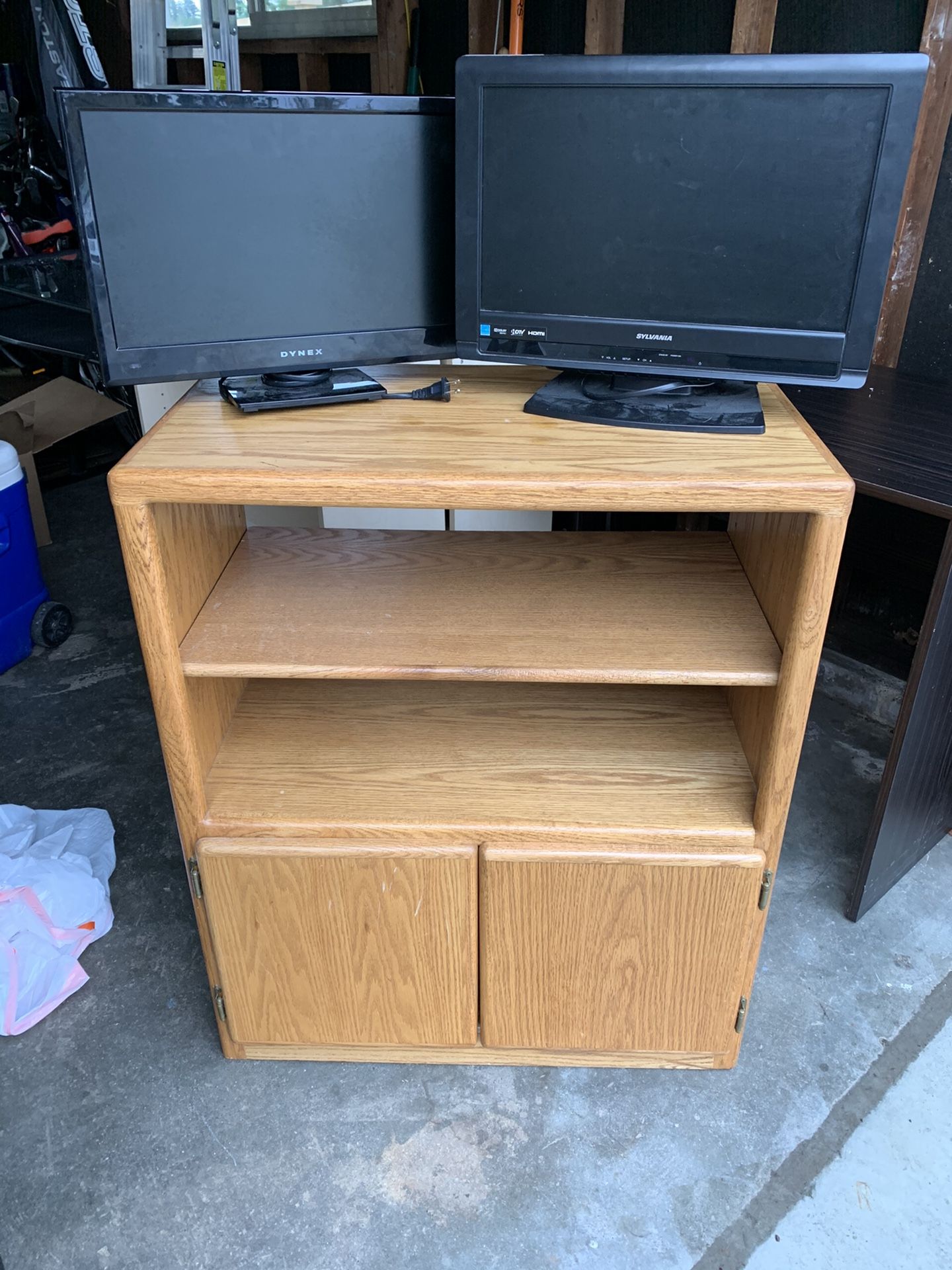 TV stand with two 19” lcd TVs