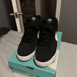 Nike Blazers Size 10.5