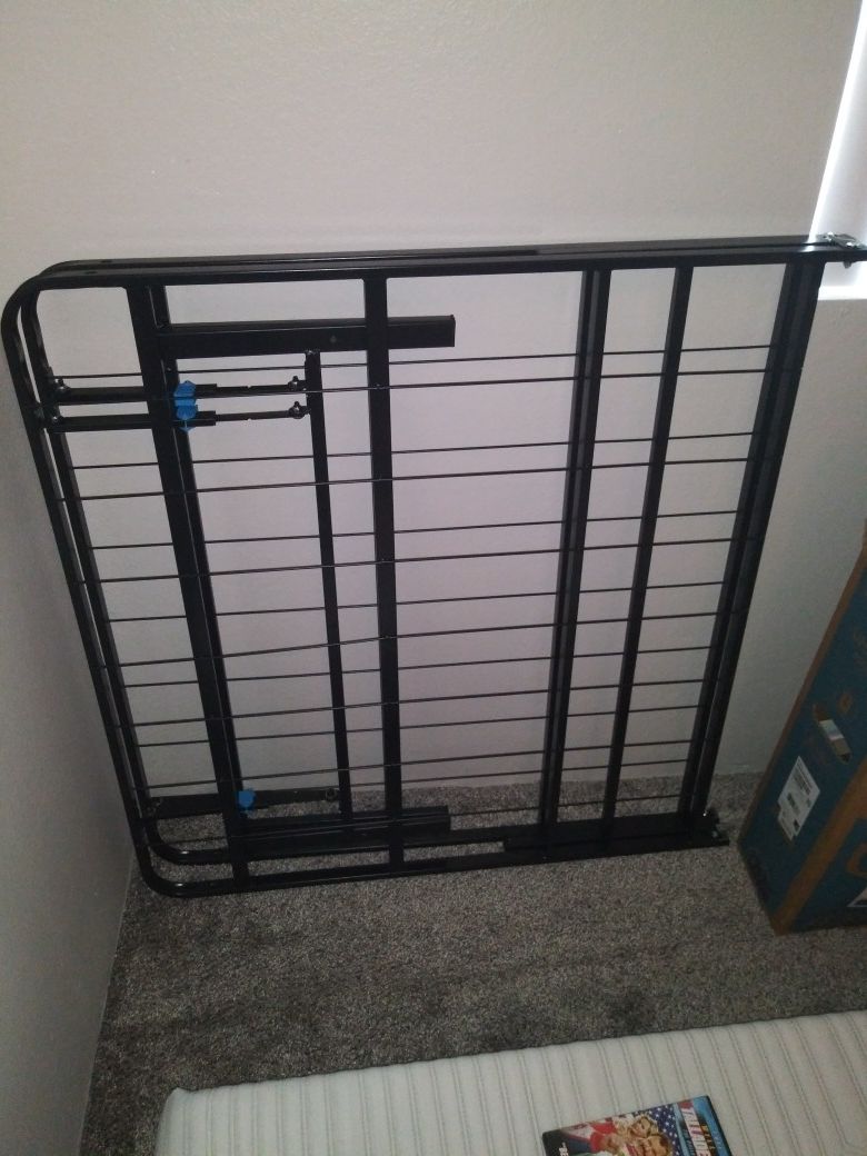 Twin Size Bed Frame (Brand New)