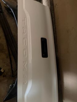 Toyota Tacoma tailgate