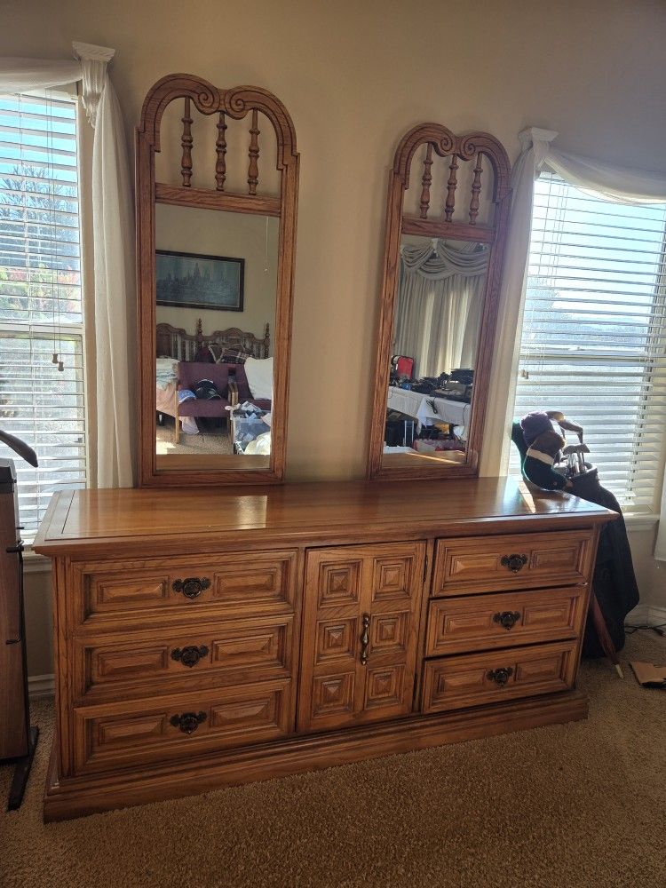 5 Pc Vintage Link Taylor Bedroom Set