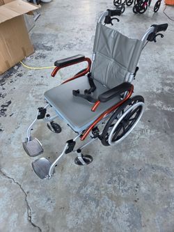 New 17.5 inch seat Lightweight Wheelchair commode  
silla de ruedas con baño