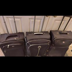 Rolling Luggage With 4 Wheels $25 Each 