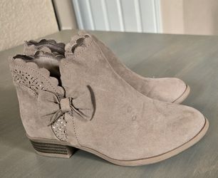 Girls Size 1Y boots