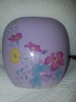 SMALL PORCELAIN VASE