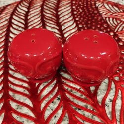 Red Pavilion Princess House Salt-Pepper Set