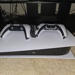 PlayStation 5 (PS5) Disc Edition + 2 Controllers – Original Box