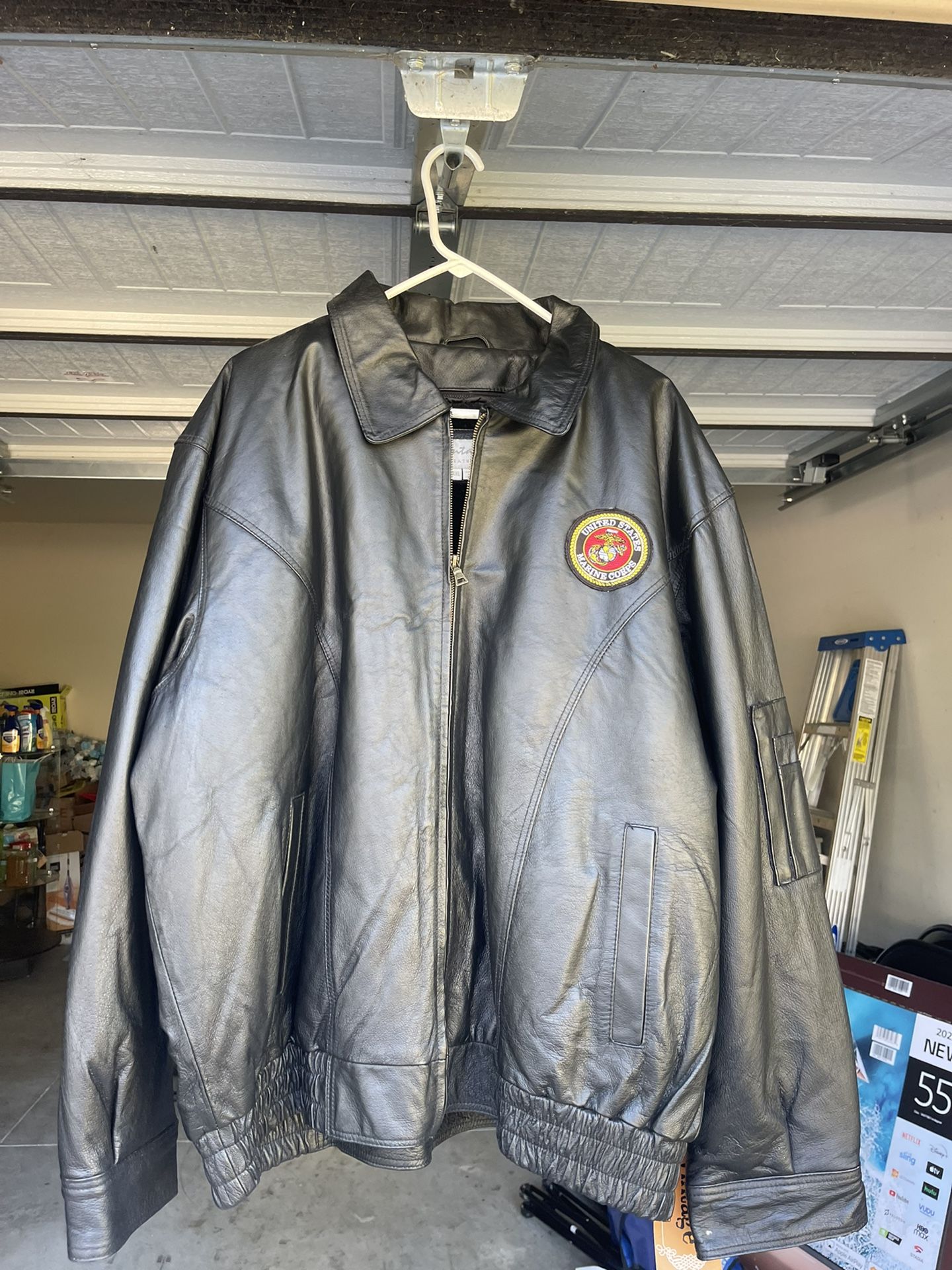 Genuine leather jacket with zipper lining store close