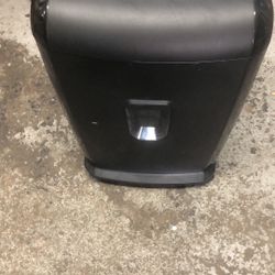 STAPLES Good working condition shredder machine