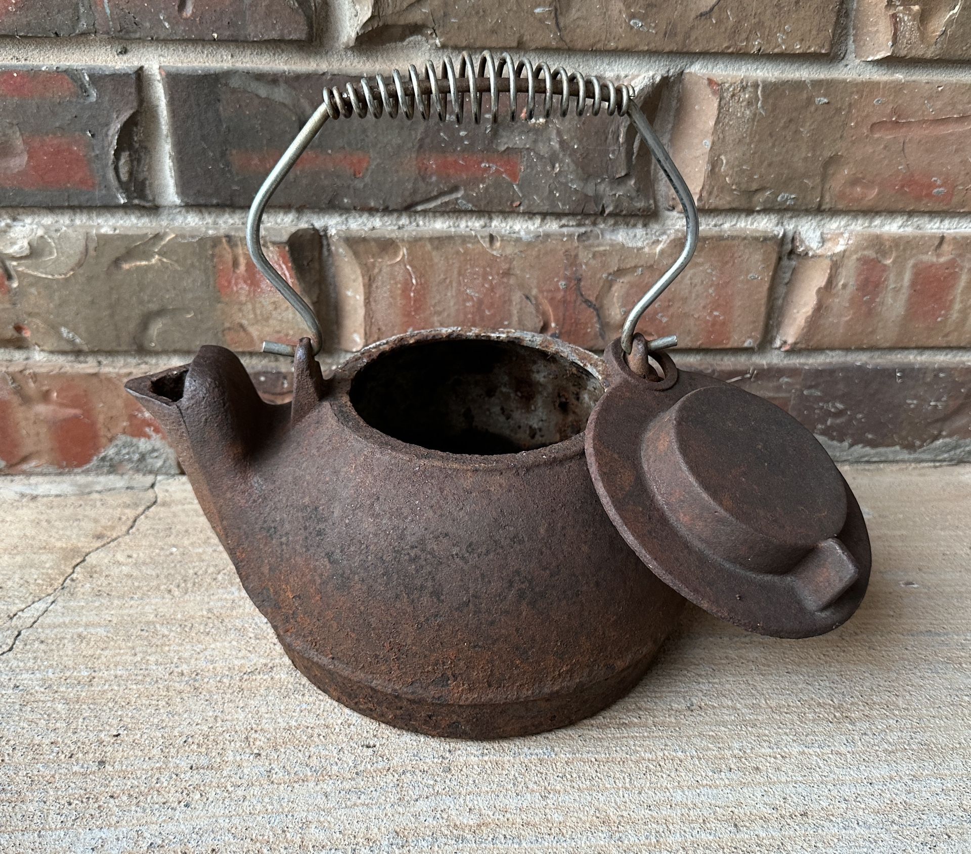 Vintage Rustic Wagner Ware Cast Iron TEA POT KETTLE with Swivel Lid | Selling as decor