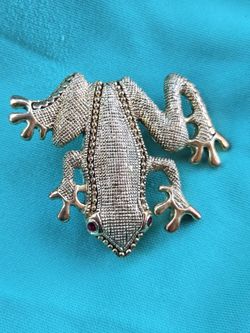 Frog Amphibian Red Eye Brooch Approximately 1.5 inches Long Jewelry. Gold Tone #frogbrooch