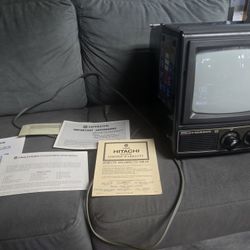 Vintage Hitachi 9in Solid State CU-150R Color Television Retro TV Tested Gaming