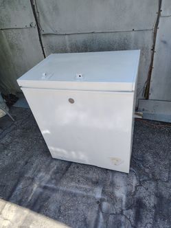GE Freezer W 28" 3/4 D19" 1/2 h 33" 1/2