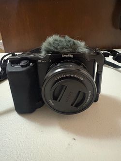 Sony Alpha ZV-E10 Mirrorless Vlog Camera with 16-50mm Lens Kit W/ Small Rig Cage