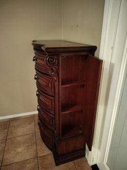 Solid wood drawer chest