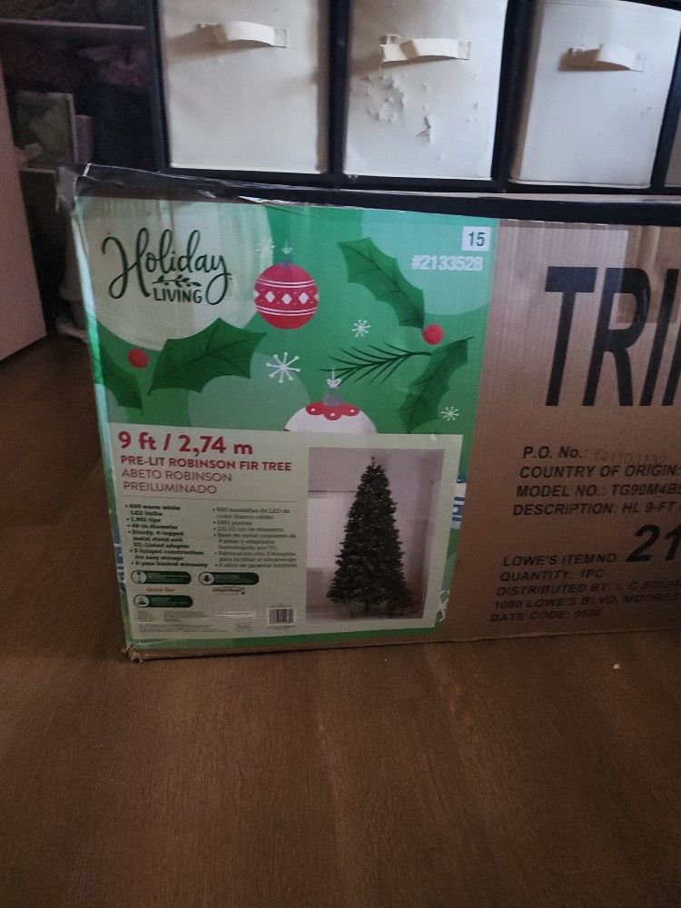 9 foot Christmas Tree With Lights