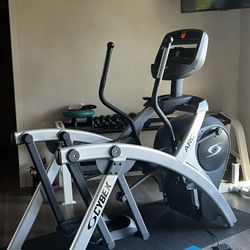 Cybex 525AT Total Body Arc Trainer Elliptical - Like-New Excellent Condition 