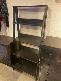 Tiered ladder bookshelf