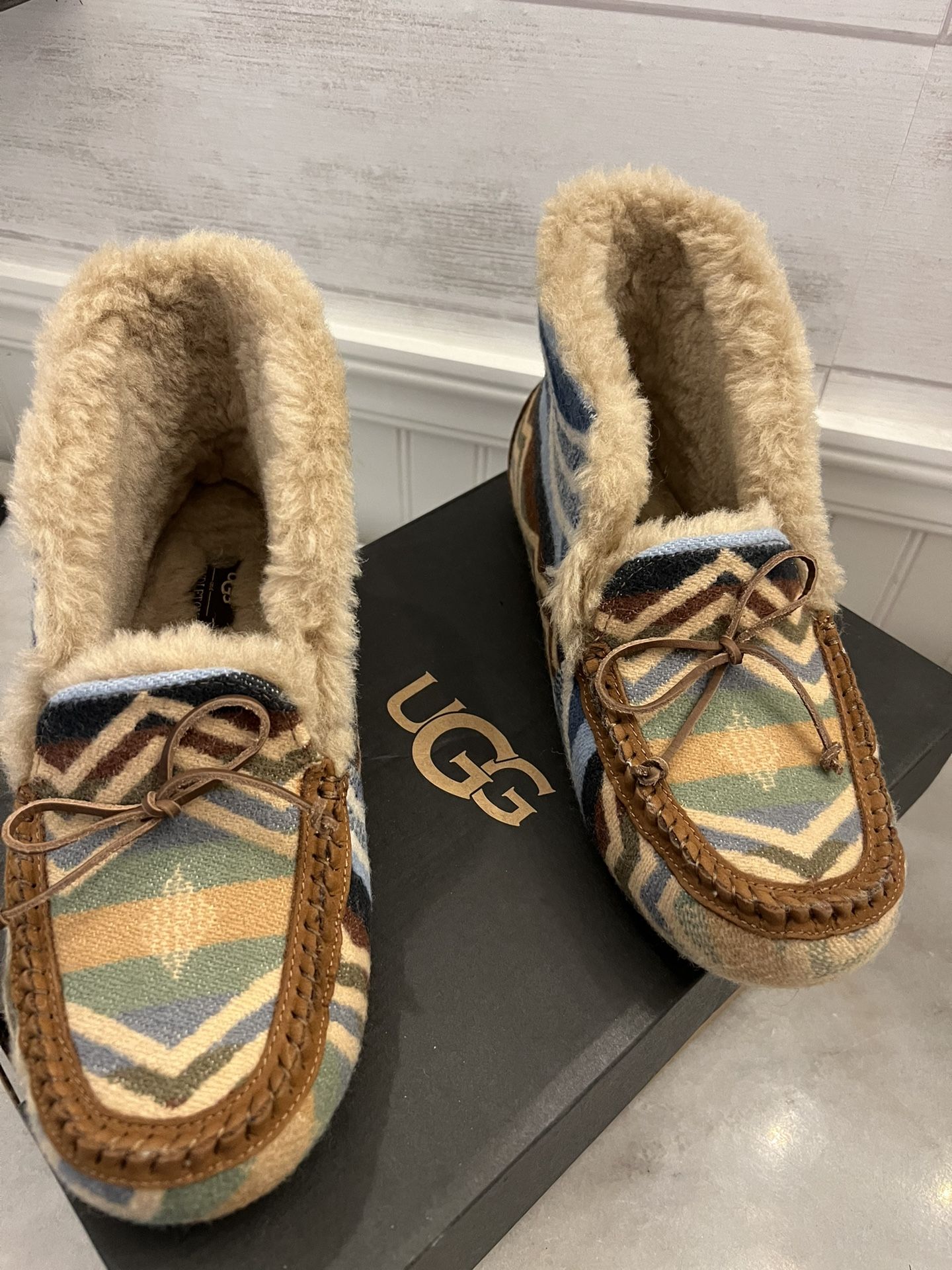 UGG -Pendleton Tribal Alena Slippers Size 11