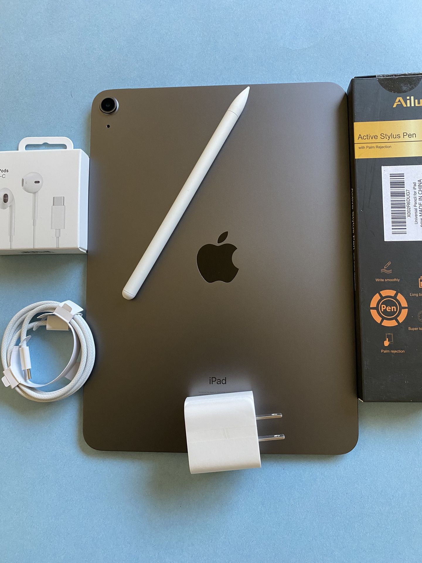 Apple IPad Air 4th Generation (10.9” Liquid Retina/ 2020 Model) 64GB with keyboard case, stylus pen & Accessories (256gb $439)