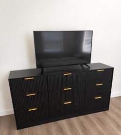 9 Drawer Black Dresser Like New No Damages