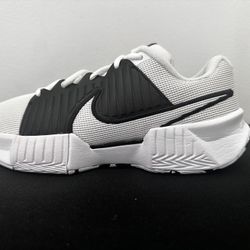 NIKE ZOOM CHALLENGE PICKLEBALL (FQ4155-101), WHITE AND BLACK SIZE: 7.5 WOMENS