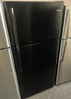 Frigidaire Top Freezer Refrigerator Black