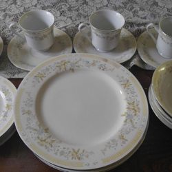 Beautiful 4 Piece Dinnerware!❤️🍽️