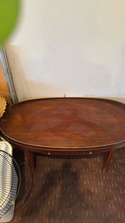 Round coffee table with drawer