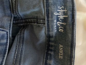 Women’s jeans with floral detail