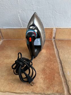 VINTAGE Iron Black&Decker The Classic Steam/Dry Iron…9” H x 5” W… DECOR ONLY…$45