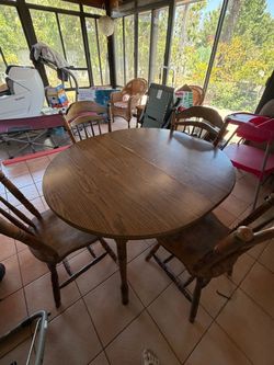 Solid wood oak  round dining table with chairs
