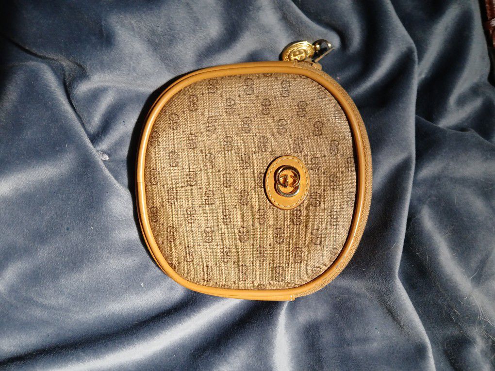 Gucci micro gg monogram wallet