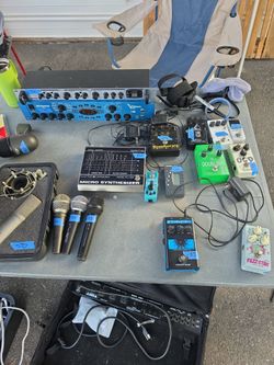 Guitar pedals, effects, microphones