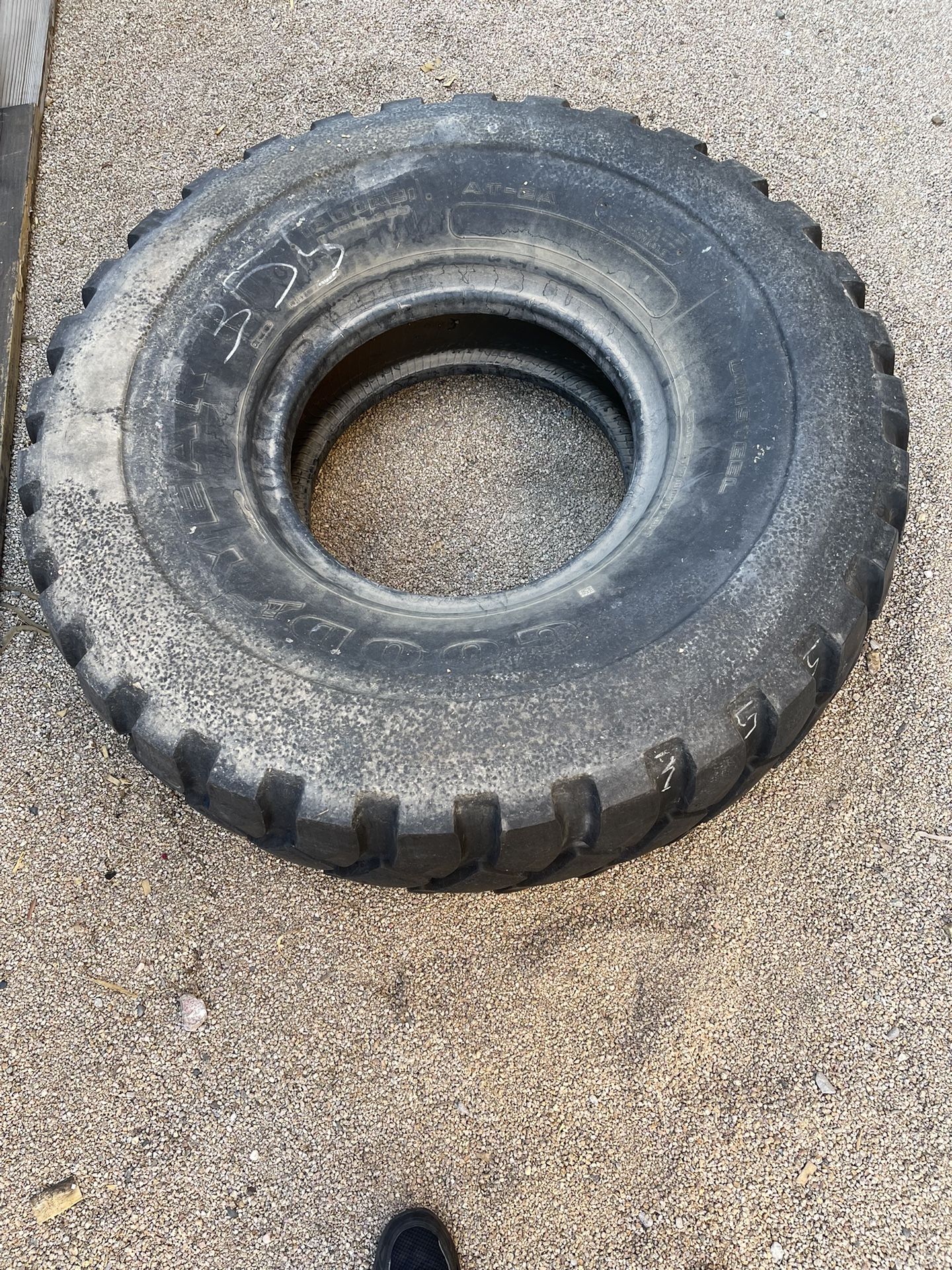 FREE Tractor Tire for Sale in Sun City, AZ OfferUp