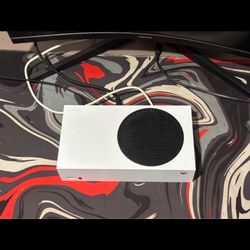 Xbox Series s. Extra storage and rechargeable batteries)(