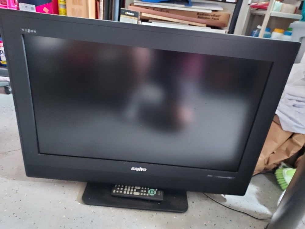 Sanyo 32 Inch TV
