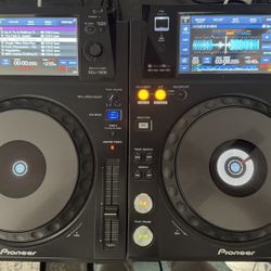 Pioneer XDJ-1000 (Pair) With Flight Cases