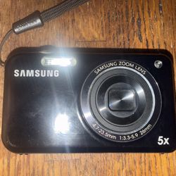 SAMSUNG CAMERA FOR SALE.📷📷