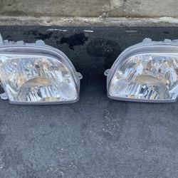 2006 TOYOTA TUNDRA AFTER MARKET HEADLIGHTS