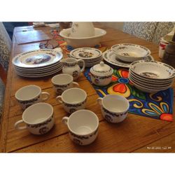 Disney 'Twas The Night Before Christmas Full Dishware Set For 6 